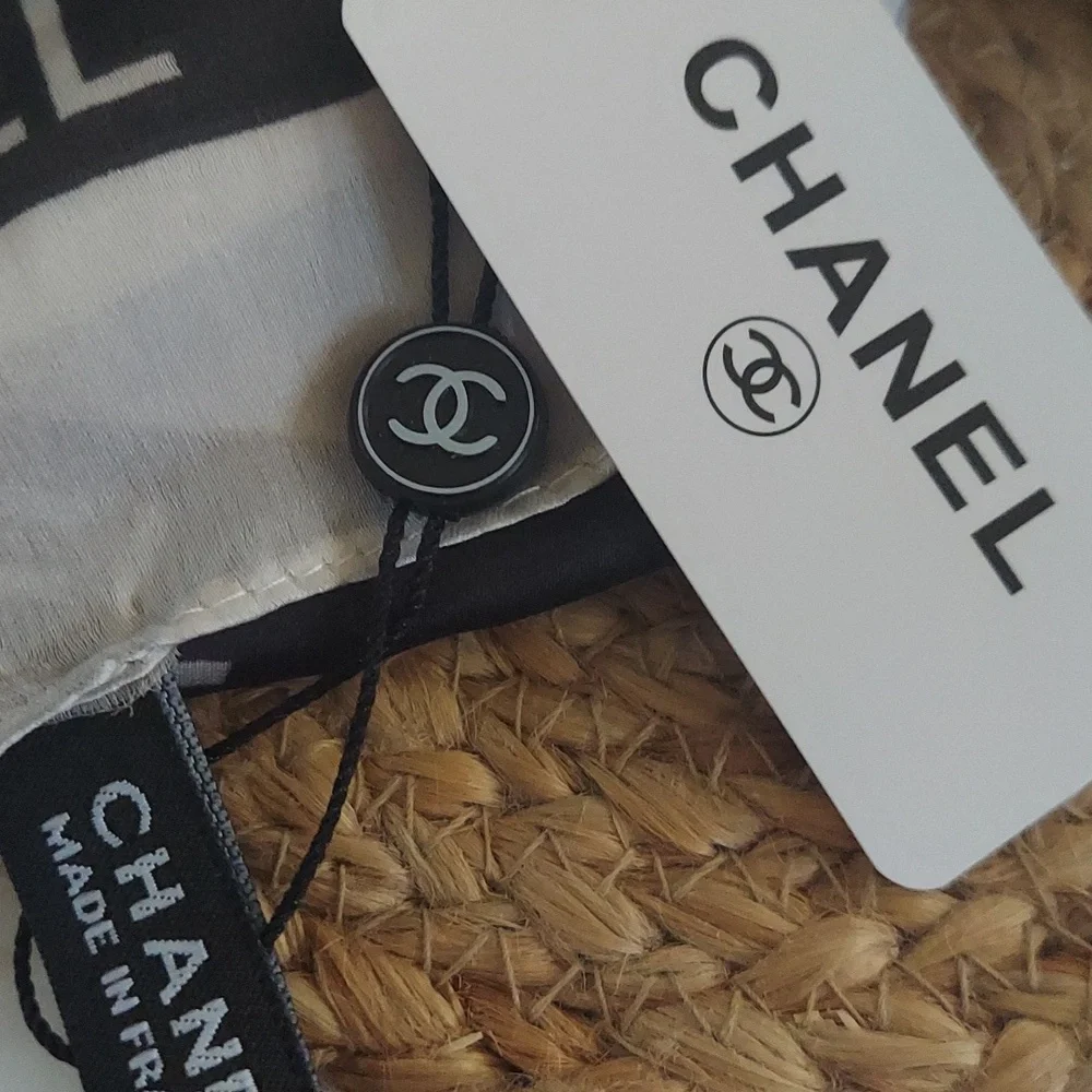 Logo Scarf - Picture 2 of 5